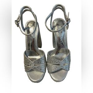 Gianni Bini Silver Rhinestone Platform Heels Size 7 1/2